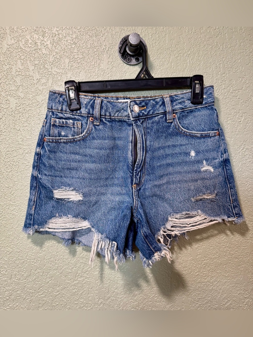 Claudia Distressed Blue Denim Cutoff Shorts with Frayed Hem size 25